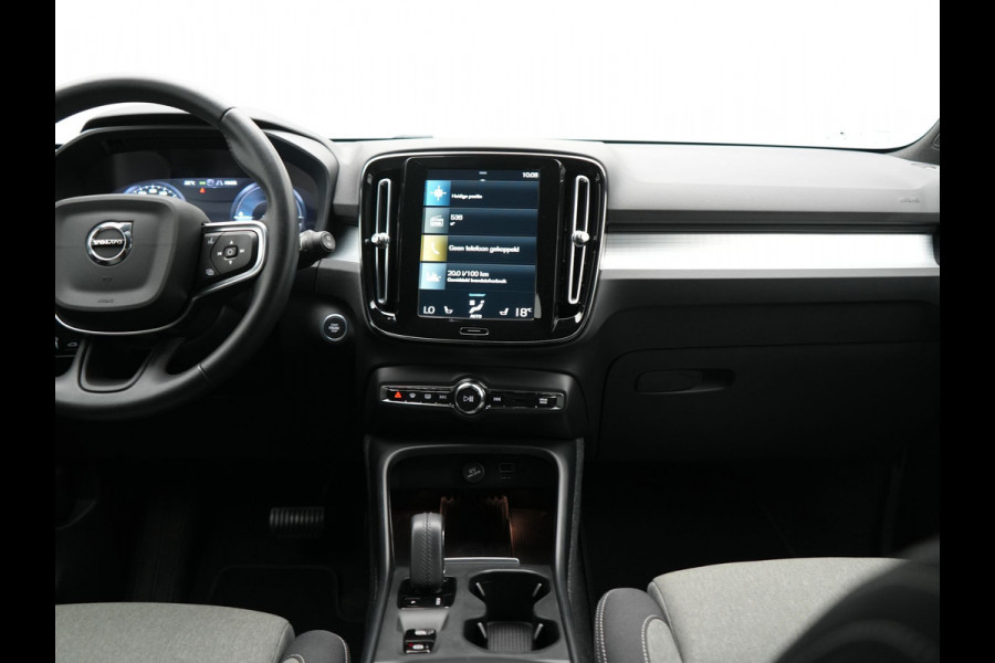 Volvo XC40 1.5 T5 Recharge R-Design PHEV 211pk Dealer O.H | Trekhaak Af Fabriek | Adaptive Cruise | Camera | Sportstoelen Memory & Verwarmd | Keyless | BLIS | Apple Carplay | Stuurverwarming | Pilot Assist | Virtual | Navigatie | DAB | 19"L.M | Plug In Hybrid |