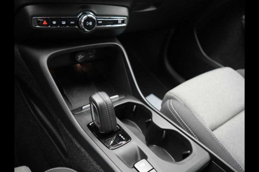 Volvo XC40 1.5 T5 Recharge R-Design PHEV 211pk Dealer O.H | Trekhaak Af Fabriek | Adaptive Cruise | Camera | Sportstoelen Memory & Verwarmd | Keyless | BLIS | Apple Carplay | Stuurverwarming | Pilot Assist | Virtual | Navigatie | DAB | 19"L.M | Plug In Hybrid |