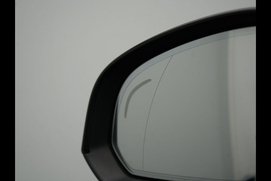 Volvo XC40 1.5 T5 Recharge R-Design PHEV 211pk Dealer O.H | Trekhaak Af Fabriek | Adaptive Cruise | Camera | Sportstoelen Memory & Verwarmd | Keyless | BLIS | Apple Carplay | Stuurverwarming | Pilot Assist | Virtual | Navigatie | DAB | 19"L.M | Plug In Hybrid |