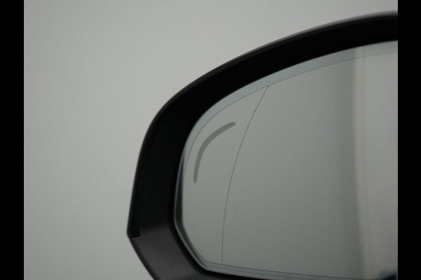 Volvo XC40 1.5 T5 Recharge R-Design PHEV 211pk Dealer O.H | Trekhaak Af Fabriek | Adaptive Cruise | Camera | Sportstoelen Memory & Verwarmd | Keyless | BLIS | Apple Carplay | Stuurverwarming | Pilot Assist | Virtual | Navigatie | DAB | 19"L.M | Plug In Hybrid |