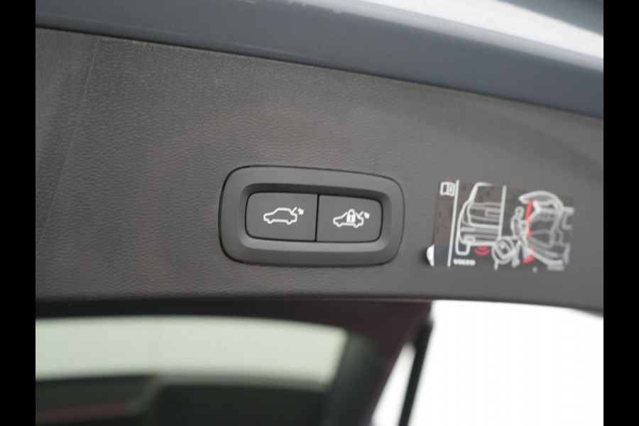 Volvo XC40 1.5 T5 Recharge R-Design PHEV 211pk Dealer O.H | Trekhaak Af Fabriek | Adaptive Cruise | Camera | Sportstoelen Memory & Verwarmd | Keyless | BLIS | Apple Carplay | Stuurverwarming | Pilot Assist | Virtual | Navigatie | DAB | 19"L.M | Plug In Hybrid |