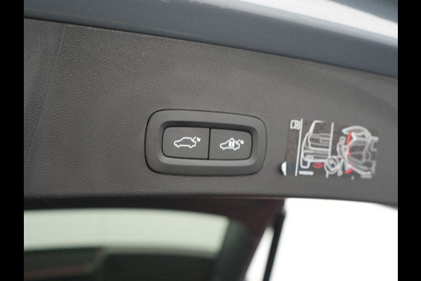 Volvo XC40 1.5 T5 Recharge R-Design PHEV 211pk Dealer O.H | Trekhaak Af Fabriek | Adaptive Cruise | Camera | Sportstoelen Memory & Verwarmd | Keyless | BLIS | Apple Carplay | Stuurverwarming | Pilot Assist | Virtual | Navigatie | DAB | 19"L.M | Plug In Hybrid |
