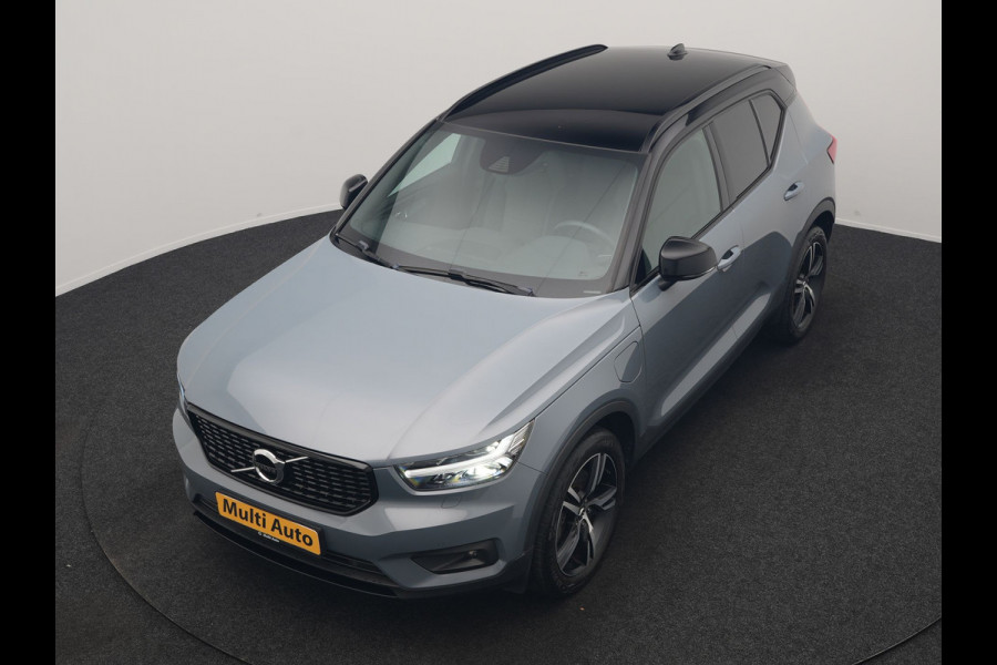 Volvo XC40 1.5 T5 Recharge R-Design PHEV 211pk Dealer O.H | Trekhaak Af Fabriek | Adaptive Cruise | Camera | Sportstoelen Memory & Verwarmd | Keyless | BLIS | Apple Carplay | Stuurverwarming | Pilot Assist | Virtual | Navigatie | DAB | 19"L.M | Plug In Hybrid |