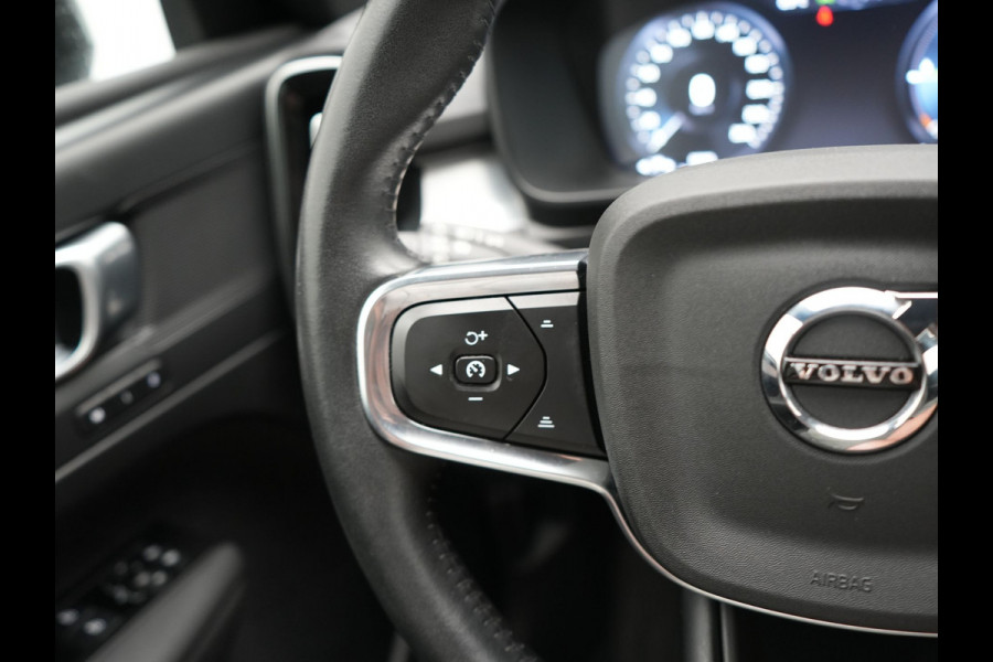 Volvo XC40 1.5 T5 Recharge R-Design PHEV 211pk Dealer O.H | Trekhaak Af Fabriek | Adaptive Cruise | Camera | Sportstoelen Memory & Verwarmd | Keyless | BLIS | Apple Carplay | Stuurverwarming | Pilot Assist | Virtual | Navigatie | DAB | 19"L.M | Plug In Hybrid |