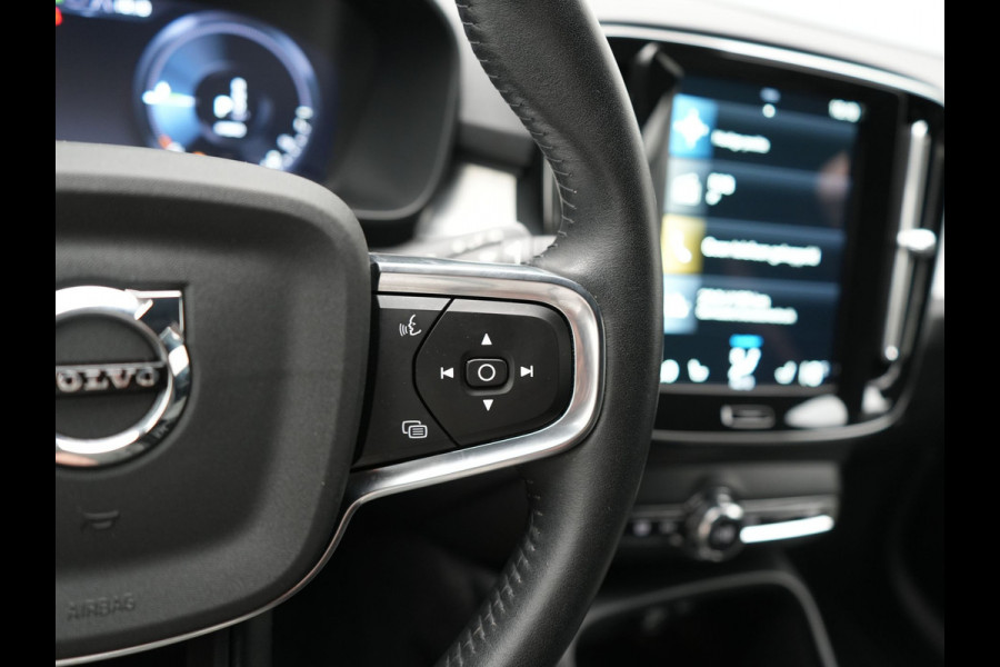 Volvo XC40 1.5 T5 Recharge R-Design PHEV 211pk Dealer O.H | Trekhaak Af Fabriek | Adaptive Cruise | Camera | Sportstoelen Memory & Verwarmd | Keyless | BLIS | Apple Carplay | Stuurverwarming | Pilot Assist | Virtual | Navigatie | DAB | 19"L.M | Plug In Hybrid |