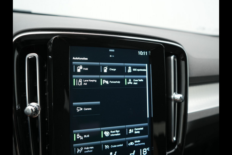 Volvo XC40 1.5 T5 Recharge R-Design PHEV 211pk Dealer O.H | Trekhaak Af Fabriek | Adaptive Cruise | Camera | Sportstoelen Memory & Verwarmd | Keyless | BLIS | Apple Carplay | Stuurverwarming | Pilot Assist | Virtual | Navigatie | DAB | 19"L.M | Plug In Hybrid |