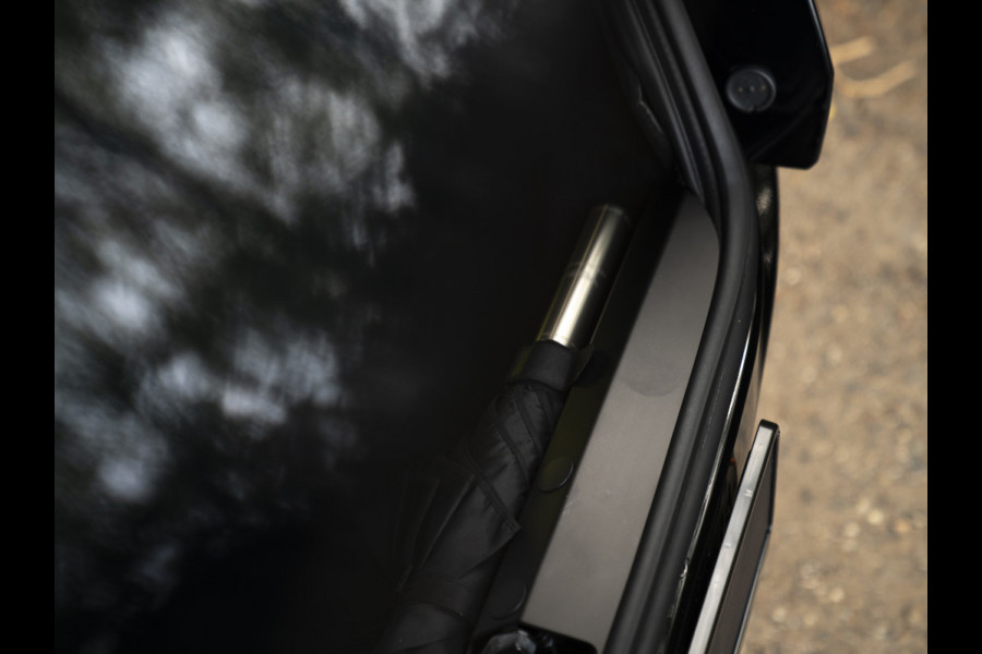 Aston Martin DB12 Volante 4.0 V8 | Bowers & Wilkins