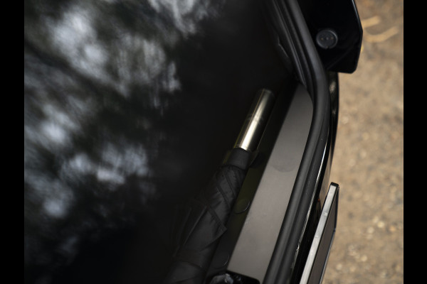 Aston Martin DB12 Volante 4.0 V8 | Bowers & Wilkins