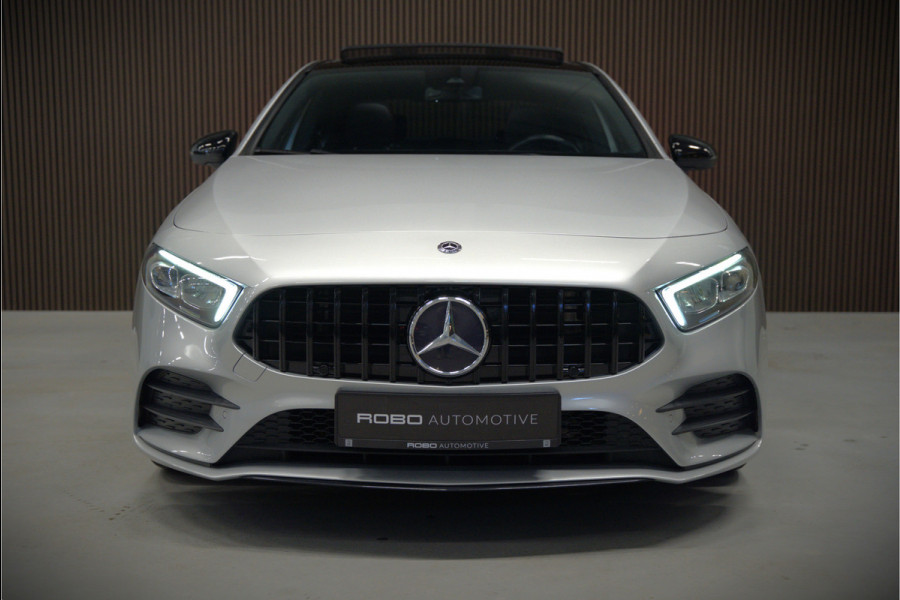 Mercedes-Benz A-Klasse 180 Business Solution AMG | Panoramadak | Stoelverwarming | Camera | Navigatie | Apple Carplay | Keyless | Cruise Control | DAB |