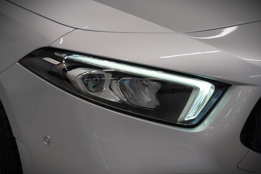 Mercedes-Benz A-Klasse 180 Business Solution AMG | Panoramadak | Stoelverwarming | Camera | Navigatie | Apple Carplay | Keyless | Cruise Control | DAB |