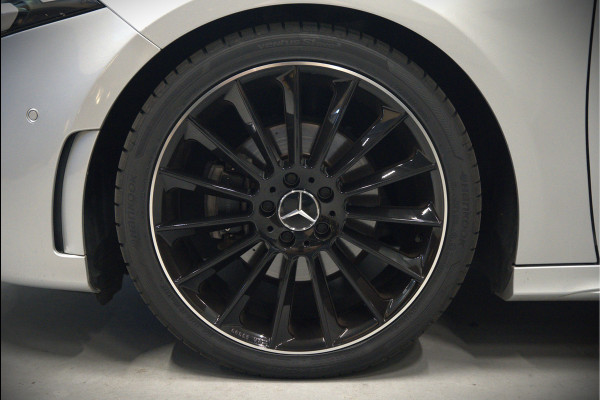 Mercedes-Benz A-Klasse 180 Business Solution AMG | Panoramadak | Stoelverwarming | Camera | Navigatie | Apple Carplay | Keyless | Cruise Control | DAB |