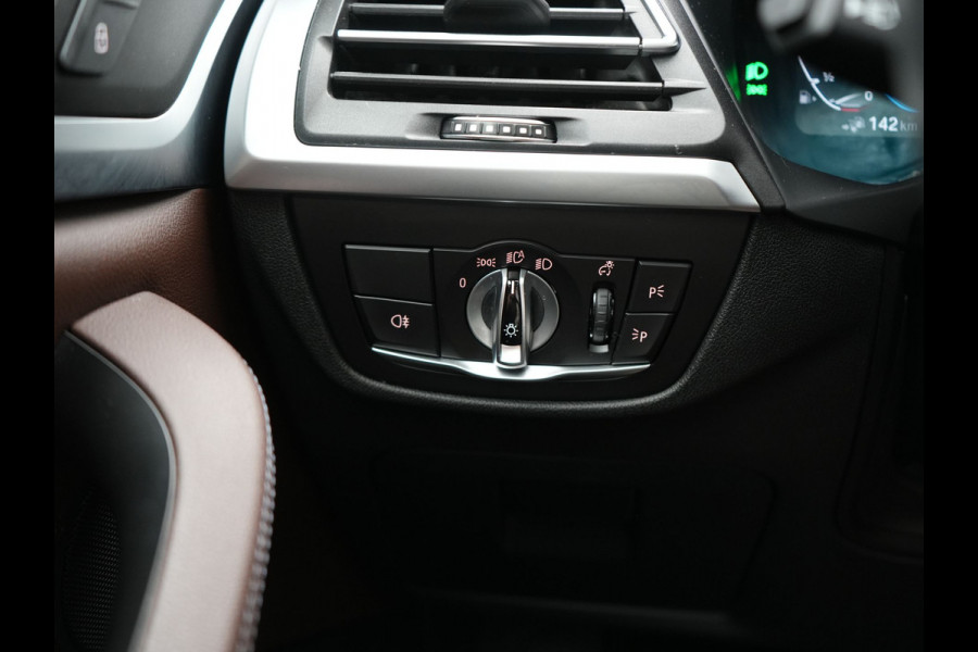 BMW X3 xDrive30e PHEV 293pk Dealer O.H | Trekhaak Af Fabriek | Panodak | 360 Camera | Lederen Sportstoelen Verwarmd | Cruise Control | Apple Carplay | Virtual | Navigatie | DAB | 18"L.M | Plug In Hybrid |