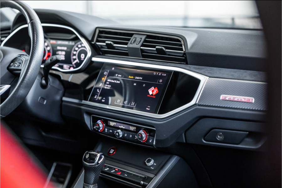 Audi RSQ3 2.5 TFSI 400 PK Sportback | Panorama | B&O 3D | Matrix | ACC | DCC Memory | RS Zetels | Sportuitlaat | Keramische coating | Sfeerverlichting | Dealer onderhouden | Nieuwe remmen rondom