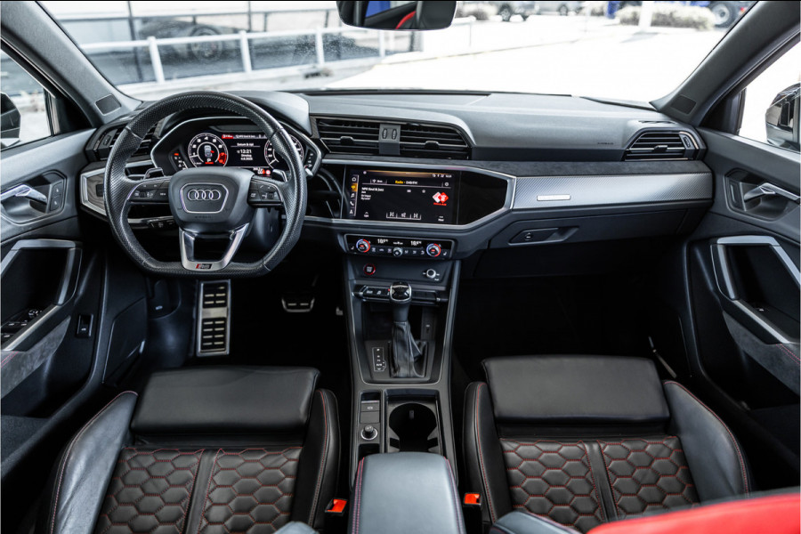 Audi RSQ3 2.5 TFSI 400 PK Sportback | Panorama | B&O 3D | Matrix | ACC | DCC Memory | RS Zetels | Sportuitlaat | Keramische coating | Sfeerverlichting | Dealer onderhouden | Nieuwe remmen rondom