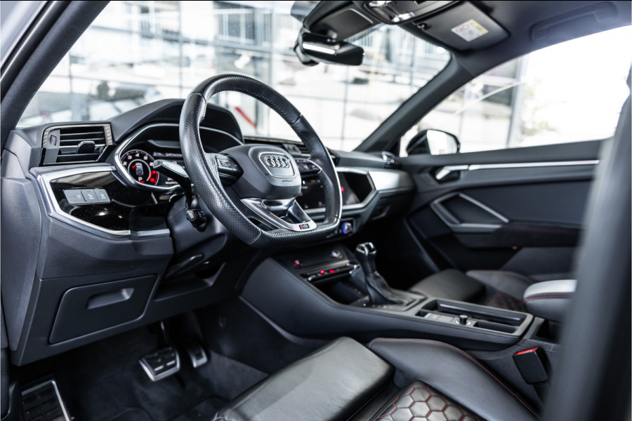 Audi RSQ3 2.5 TFSI 400 PK Sportback | Panorama | B&O 3D | Matrix | ACC | DCC Memory | RS Zetels | Sportuitlaat | Keramische coating | Sfeerverlichting | Dealer onderhouden | Nieuwe remmen rondom