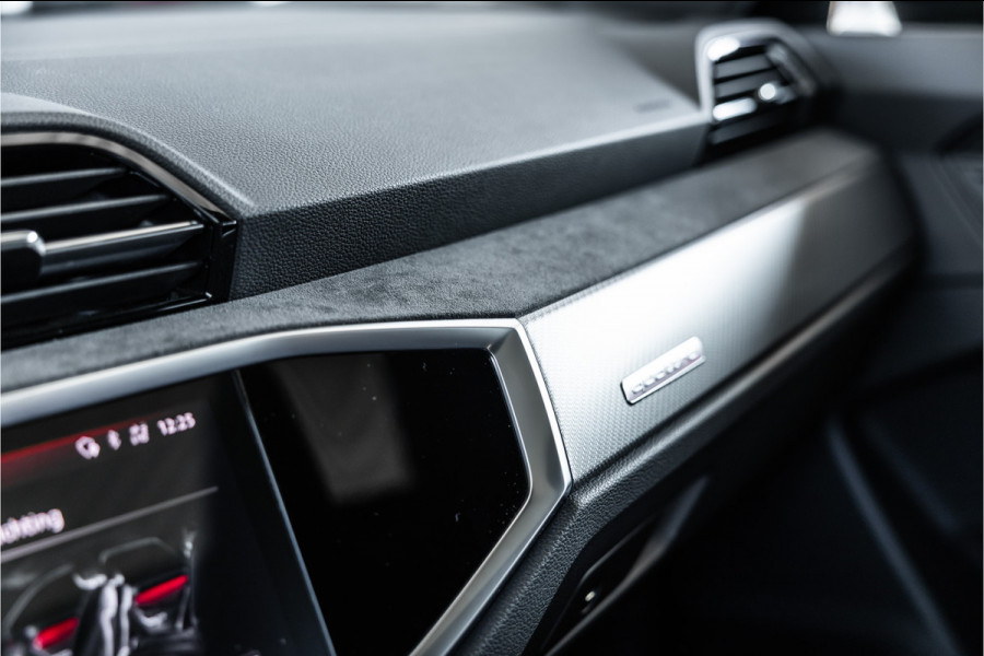 Audi RSQ3 2.5 TFSI 400 PK Sportback | Panorama | B&O 3D | Matrix | ACC | DCC Memory | RS Zetels | Sportuitlaat | Keramische coating | Sfeerverlichting | Dealer onderhouden | Nieuwe remmen rondom