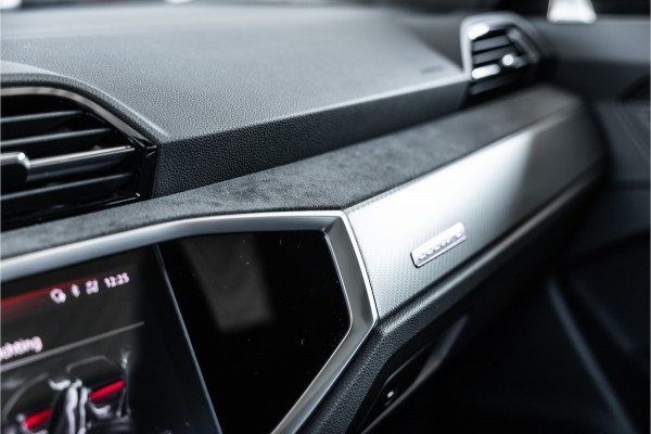 Audi RSQ3 2.5 TFSI 400 PK Sportback | Panorama | B&O 3D | Matrix | ACC | DCC Memory | RS Zetels | Sportuitlaat | Keramische coating | Sfeerverlichting | Dealer onderhouden | Nieuwe remmen rondom