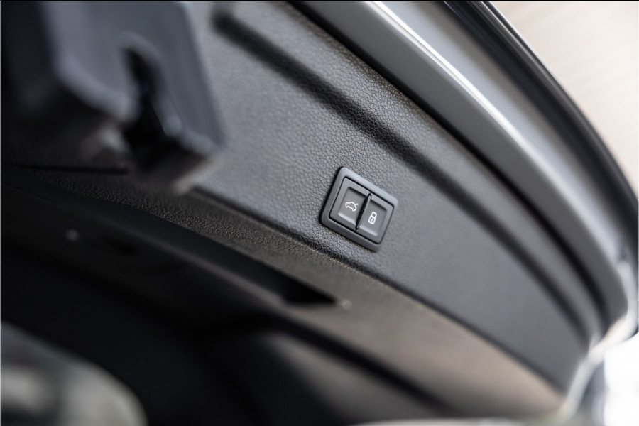 Audi RSQ3 2.5 TFSI 400 PK Sportback | Panorama | B&O 3D | Matrix | ACC | DCC Memory | RS Zetels | Sportuitlaat | Keramische coating | Sfeerverlichting | Dealer onderhouden | Nieuwe remmen rondom