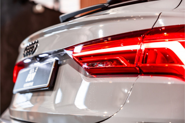 Audi RSQ3 2.5 TFSI 400 PK Sportback | Panorama | B&O 3D | Matrix | ACC | DCC Memory | RS Zetels | Sportuitlaat | Keramische coating | Sfeerverlichting | Dealer onderhouden | Nieuwe remmen rondom