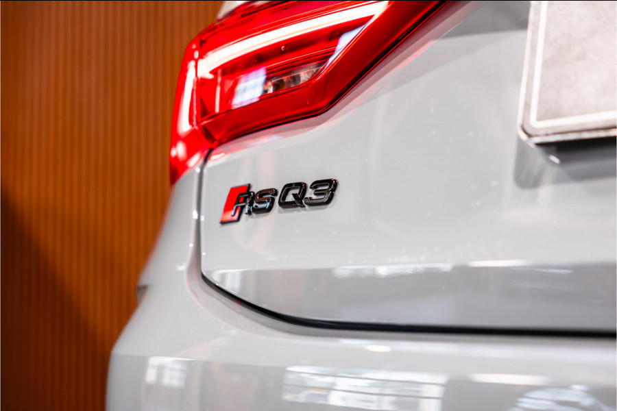 Audi RSQ3 2.5 TFSI 400 PK Sportback | Panorama | B&O 3D | Matrix | ACC | DCC Memory | RS Zetels | Sportuitlaat | Keramische coating | Sfeerverlichting | Dealer onderhouden | Nieuwe remmen rondom