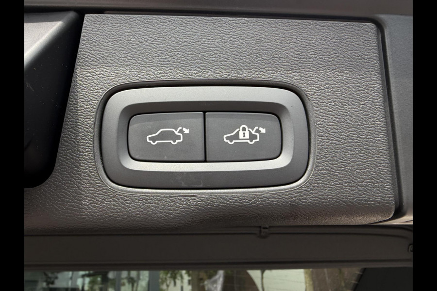 Volvo XC60 Plug-In Hybrid AWD T6 Plus Dark Recharge ADAPT. CRUISE CONTROL | STUUR & STOEL VERWARMING | PANORAMA DAK | 360 GRADEN CAMERA | ELEK. STOELEN MET GEHEUGEN | HARMAN/KARDON AUDIO