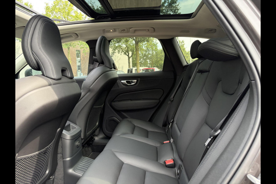 Volvo XC60 Plug-In Hybrid AWD T6 Plus Dark Recharge ADAPT. CRUISE CONTROL | STUUR & STOEL VERWARMING | PANORAMA DAK | 360 GRADEN CAMERA | ELEK. STOELEN MET GEHEUGEN | HARMAN/KARDON AUDIO