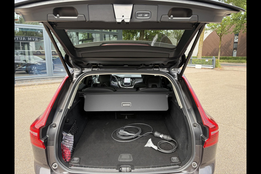 Volvo XC60 Plug-In Hybrid AWD T6 Plus Dark Recharge ADAPT. CRUISE CONTROL | STUUR & STOEL VERWARMING | PANORAMA DAK | 360 GRADEN CAMERA | ELEK. STOELEN MET GEHEUGEN | HARMAN/KARDON AUDIO