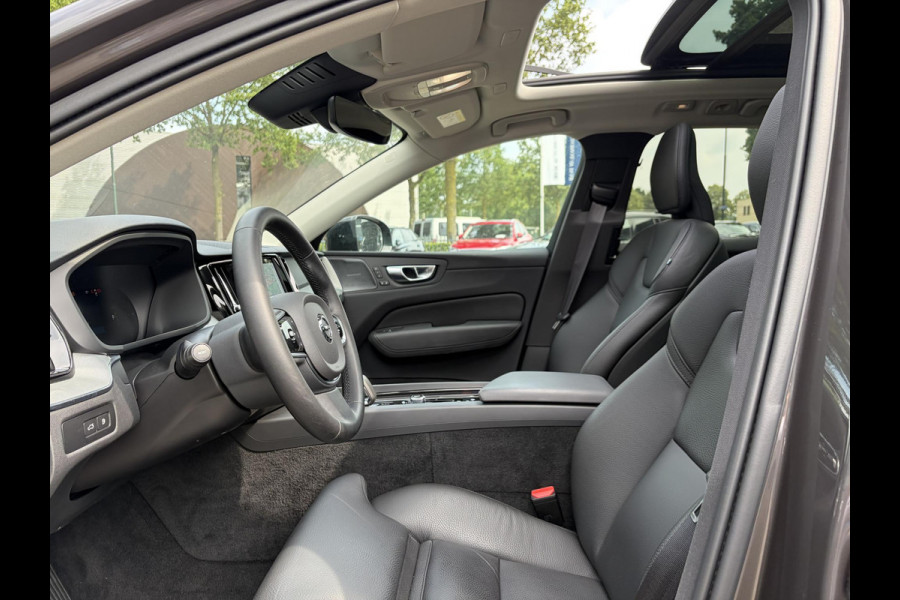 Volvo XC60 Plug-In Hybrid AWD T6 Plus Dark Recharge ADAPT. CRUISE CONTROL | STUUR & STOEL VERWARMING | PANORAMA DAK | 360 GRADEN CAMERA | ELEK. STOELEN MET GEHEUGEN | HARMAN/KARDON AUDIO