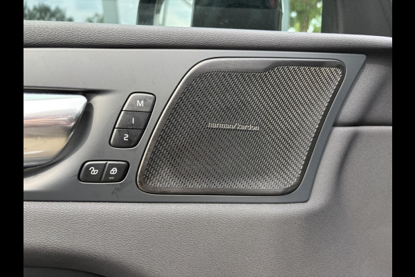 Volvo XC60 Plug-In Hybrid AWD T6 Plus Dark Recharge ADAPT. CRUISE CONTROL | STUUR & STOEL VERWARMING | PANORAMA DAK | 360 GRADEN CAMERA | ELEK. STOELEN MET GEHEUGEN | HARMAN/KARDON AUDIO