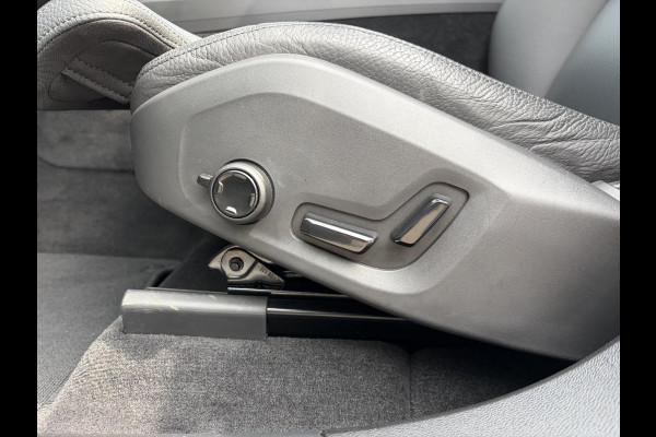 Volvo XC60 Plug-In Hybrid AWD T6 Plus Dark Recharge ADAPT. CRUISE CONTROL | STUUR & STOEL VERWARMING | PANORAMA DAK | 360 GRADEN CAMERA | ELEK. STOELEN MET GEHEUGEN | HARMAN/KARDON AUDIO