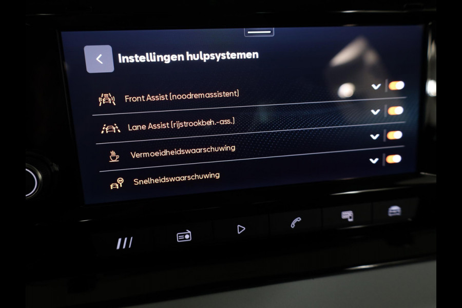 Seat Arona 1.0 EcoTSI Style 95 pk | Verlengde garantie | Navigatie via App | Parkeersensoren achter | Autom. airco | Apple Carplay/Android Auto |