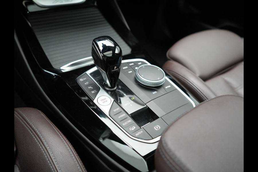 BMW X3 xDrive30e PHEV 293pk Dealer O.H | Trekhaak Af Fabriek | Panodak | 360 Camera | Lederen Sportstoelen Verwarmd | Cruise Control | Apple Carplay | Virtual | Navigatie | DAB | 18"L.M | Plug In Hybrid |