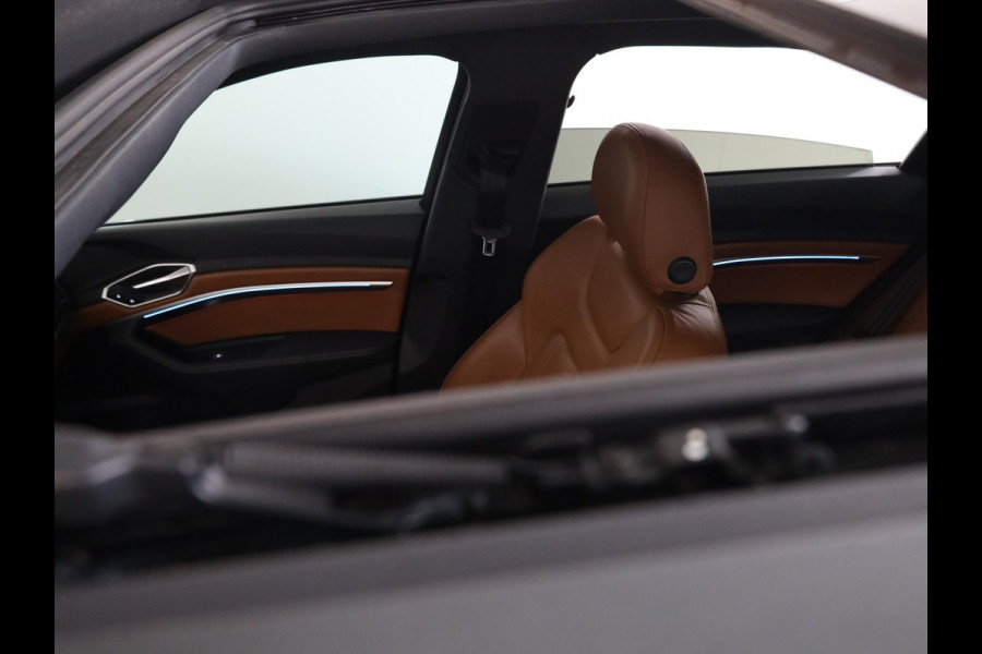 Audi Q8 Sportback e-tron 50 quattro S Edition 95 kWh 340pk | Panoramadak | Lederen bekleding | Luchtvering |  Elektrisch verstelbare voorstoelen met geheugen |