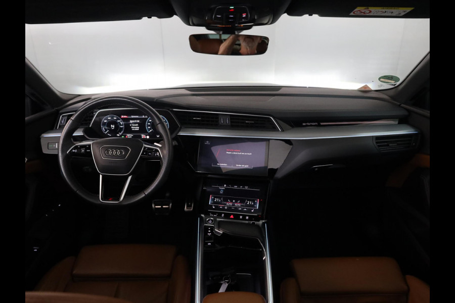 Audi Q8 Sportback e-tron 50 quattro S Edition 95 kWh 340pk | Panoramadak | Lederen bekleding | Luchtvering |  Elektrisch verstelbare voorstoelen met geheugen |