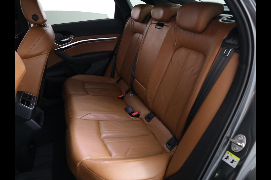 Audi Q8 Sportback e-tron 50 quattro S Edition 95 kWh 340pk | Panoramadak | Lederen bekleding | Luchtvering |  Elektrisch verstelbare voorstoelen met geheugen |