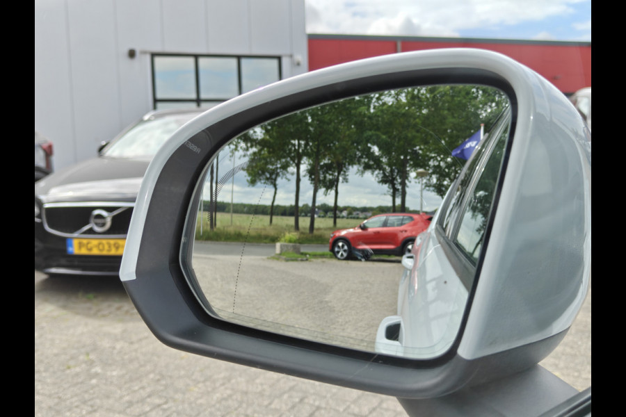 Volvo XC40 T2 130PK Automaat Business Pro | Adaptieve Cruise | Park assist camera | Dealer onderhouden