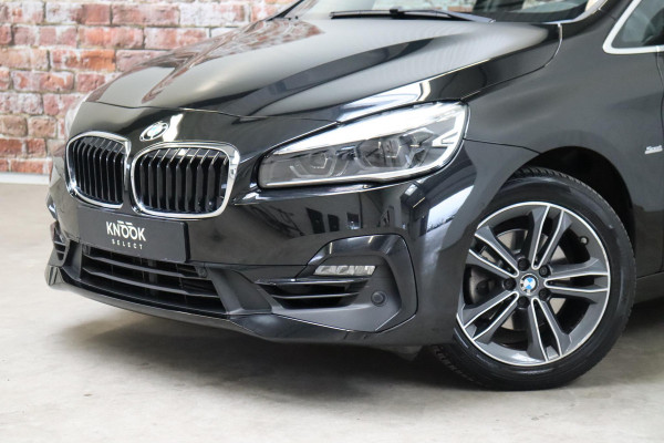 BMW 2 Serie Active Tourer 218i Executive Sport Line Automaat / Navigatiesysteem / Trekhaak / Sportstoelen / Climate Control / 16 Inch / LED / Parkeersensoren / Hifi / Cruise Control / Lichtpakket / Chrome Line