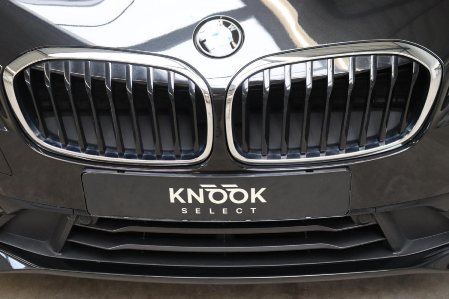 BMW 2 Serie Active Tourer 218i Executive Sport Line Automaat / Navigatiesysteem / Trekhaak / Sportstoelen / Climate Control / 16 Inch / LED / Parkeersensoren / Hifi / Cruise Control / Lichtpakket / Chrome Line