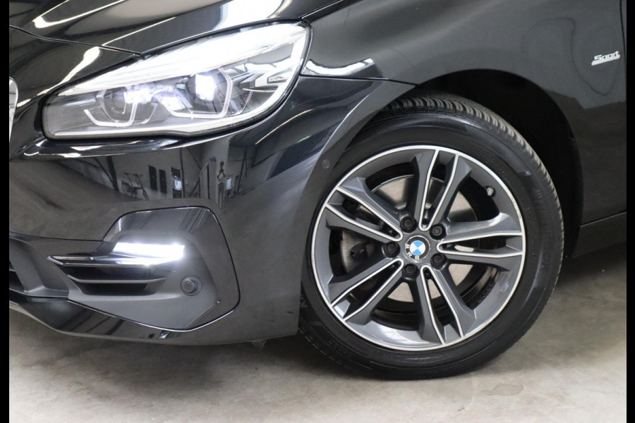 BMW 2 Serie Active Tourer 218i Executive Sport Line Automaat / Navigatiesysteem / Trekhaak / Sportstoelen / Climate Control / 16 Inch / LED / Parkeersensoren / Hifi / Cruise Control / Lichtpakket / Chrome Line