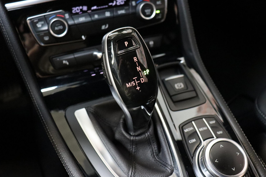 BMW 2 Serie Active Tourer 218i Executive Sport Line Automaat / Navigatiesysteem / Trekhaak / Sportstoelen / Climate Control / 16 Inch / LED / Parkeersensoren / Hifi / Cruise Control / Lichtpakket / Chrome Line
