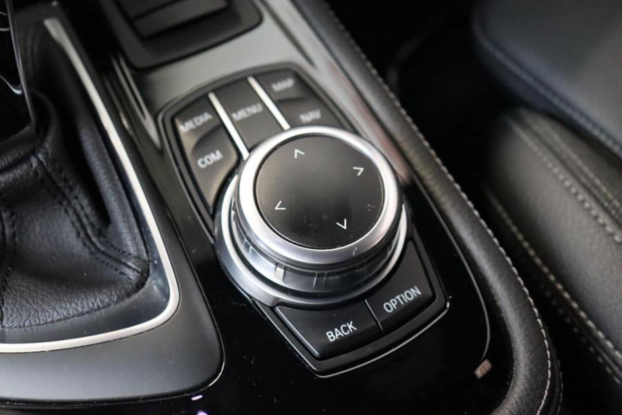 BMW 2 Serie Active Tourer 218i Executive Sport Line Automaat / Navigatiesysteem / Trekhaak / Sportstoelen / Climate Control / 16 Inch / LED / Parkeersensoren / Hifi / Cruise Control / Lichtpakket / Chrome Line