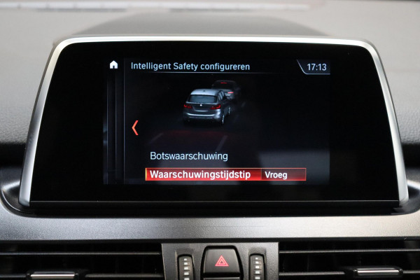 BMW 2 Serie Active Tourer 218i Executive Sport Line Automaat / Navigatiesysteem / Trekhaak / Sportstoelen / Climate Control / 16 Inch / LED / Parkeersensoren / Hifi / Cruise Control / Lichtpakket / Chrome Line