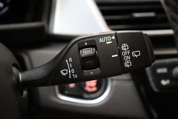 BMW 2 Serie Active Tourer 218i Executive Sport Line Automaat / Navigatiesysteem / Trekhaak / Sportstoelen / Climate Control / 16 Inch / LED / Parkeersensoren / Hifi / Cruise Control / Lichtpakket / Chrome Line