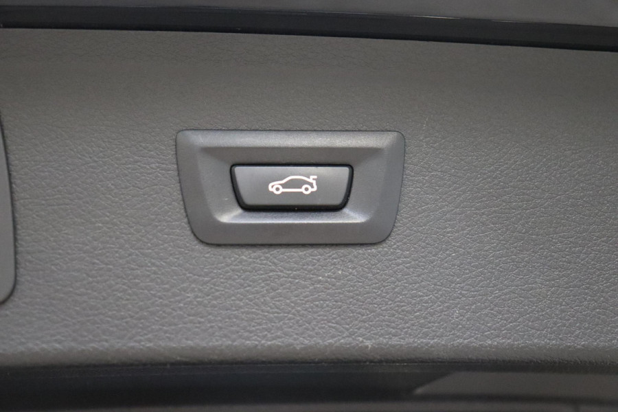 BMW 2 Serie Active Tourer 218i Executive Sport Line Automaat / Navigatiesysteem / Trekhaak / Sportstoelen / Climate Control / 16 Inch / LED / Parkeersensoren / Hifi / Cruise Control / Lichtpakket / Chrome Line