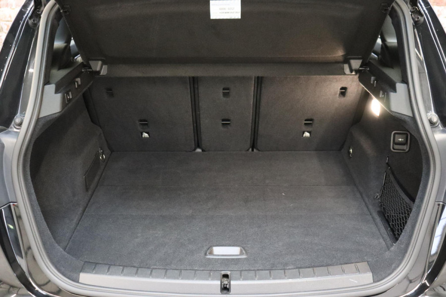 BMW 2 Serie Active Tourer 218i Executive Sport Line Automaat / Navigatiesysteem / Trekhaak / Sportstoelen / Climate Control / 16 Inch / LED / Parkeersensoren / Hifi / Cruise Control / Lichtpakket / Chrome Line