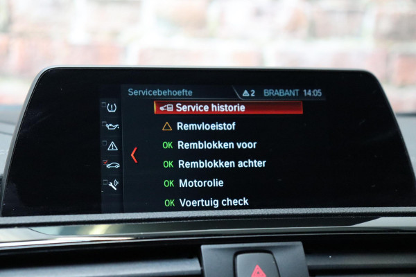 BMW 1-serie 118i Executive M Sport Pakket Automaat 5 deurs / Navigatiesysteem / 18 Inch / LED / Trekhaak / Extra Getint Glas / Stoelverwarming / LED / Climate Control / Hifi / Lichtpakket / Cruise Control / Bluetooth / Shadow Line