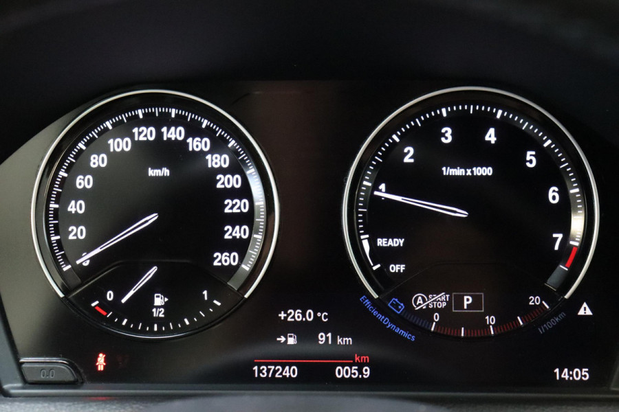 BMW 1-serie 118i Executive M Sport Pakket Automaat 5 deurs / Navigatiesysteem / 18 Inch / LED / Trekhaak / Extra Getint Glas / Stoelverwarming / LED / Climate Control / Hifi / Lichtpakket / Cruise Control / Bluetooth / Shadow Line
