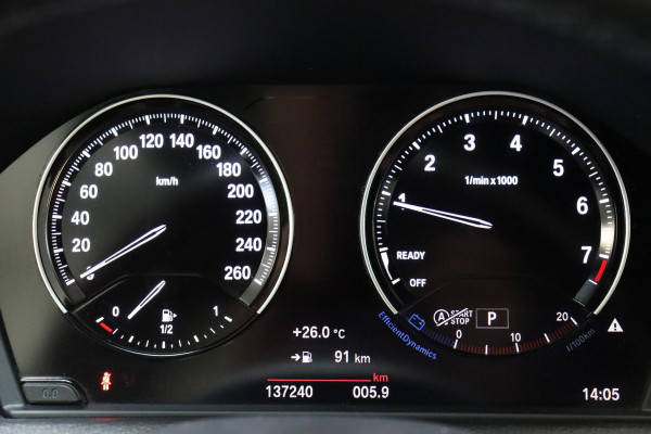 BMW 1-serie 118i Executive M Sport Pakket Automaat 5 deurs / Navigatiesysteem / 18 Inch / LED / Trekhaak / Extra Getint Glas / Stoelverwarming / LED / Climate Control / Hifi / Lichtpakket / Cruise Control / Bluetooth / Shadow Line