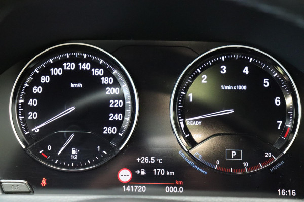 BMW X1 sDrive20i High Executive xLine Automaat / Navigatiesysteem Plus / Leder / Trekhaak / Panoramadak / 18 Inch / Extra Getint Glas / Stoelverwarming / Achteruitrijcamera / Climate Control / Head-Up Display / LED / Hifi / Sportstoelen / DAB / Lichtpakket / Parkeersensoren
