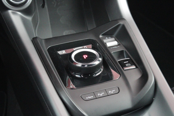 Alfa Romeo Tonale 1.3T PHEV 280PK EDIZIONE BUSINESS | AFNEEMBARE TREKHAAK | ALL SEASON BANDEN | PREMIUM PACK: LEDEREN BEKLEDING/GEVENTILEERDE VOORSTOELEN/4-VOUDIG ELEKTRISCH VERSTELBARE LENDESTEUN VOORSTOELEN/HOOGGLANS ZWARTE RAAMOMLIJSTING/AMBIENT LIGHTING | TECHNOLOGY PACK: PAARKEERWAARSCHUWING VOOR ACHTER ZIJKANT/AUTOMATISCHE INPARKEERHULP MET EXIT ASSIST/360° CAMERA/AUTONOMOUS DRIVING LEVEL 2 MET O.A. ADAPTIVE CRUISE CONTROL/BLIND SPOT DETECTION/AUTOMATISCH DIMMENDE BUITENSPIEGELS/ELEKTRISCH BEDIENBARE ACHTERKLEP/DRAADLOZE TELEFOONLADER | WINTERPACK: STOELVERWARMING VOOR/STUURVERWAR